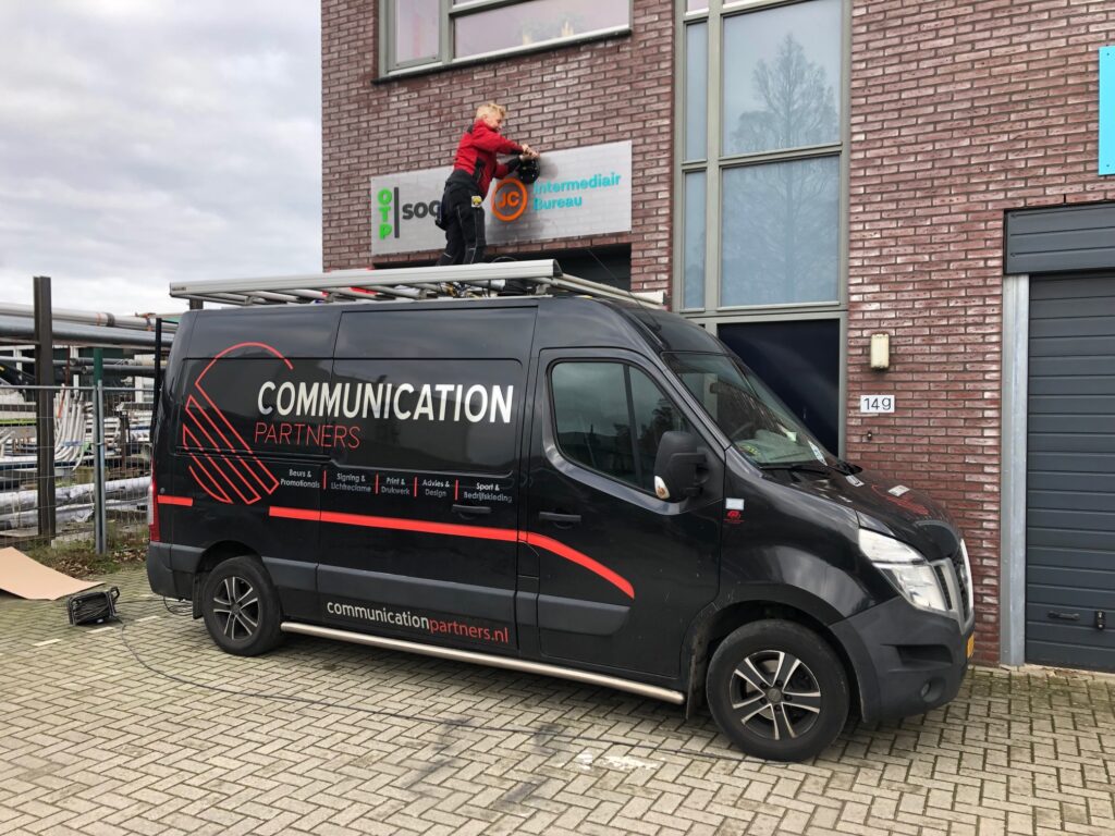 Signing plaatsen op bedrijf JC Intermediair