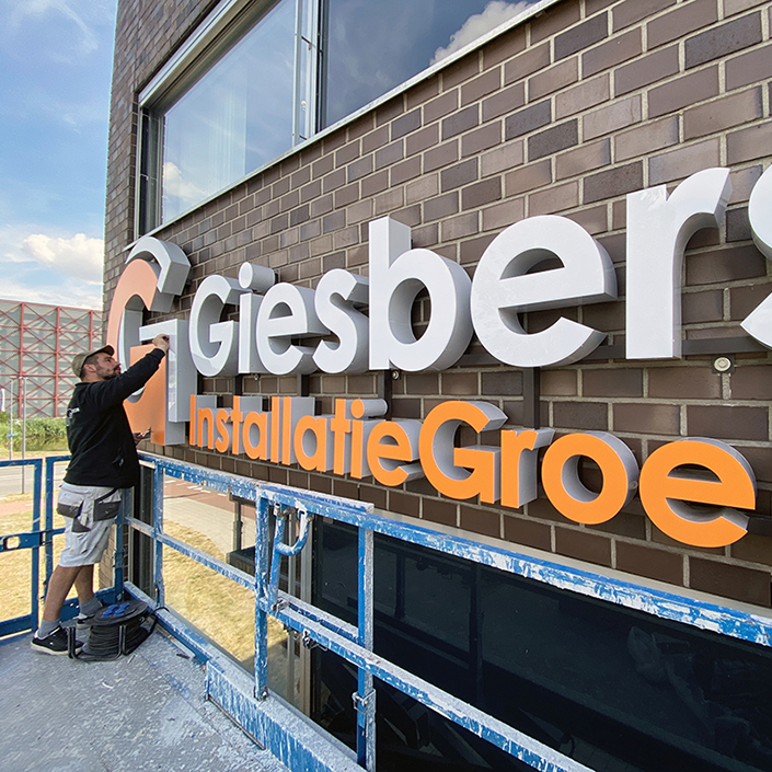 Reclame montage signmaker lichtreclame